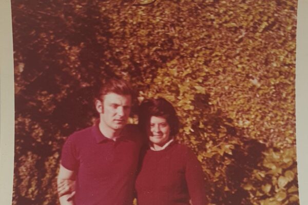 1977 mis padres Jorge y Patricia en Buenos Aires, Argentina. El 17 de marzo, es mi nacimiento